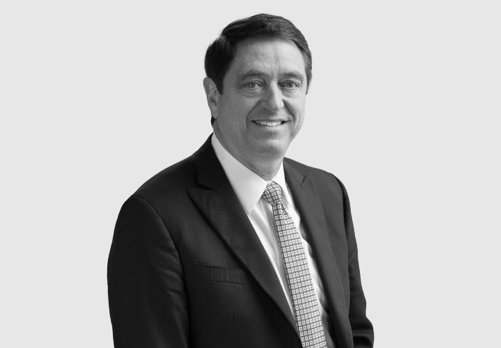 A headshot image of Robert L. Davis